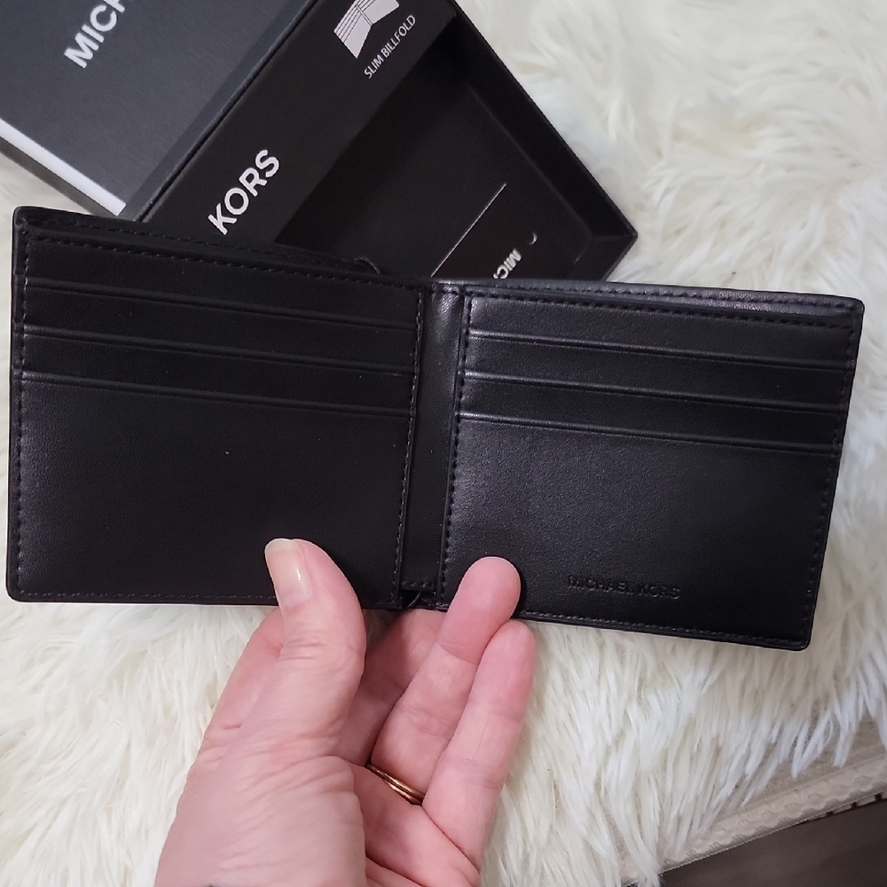 Michael Kors Black Jet Set Wallet - Picture 4 of 7